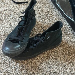 Converse canvas all black high tops
